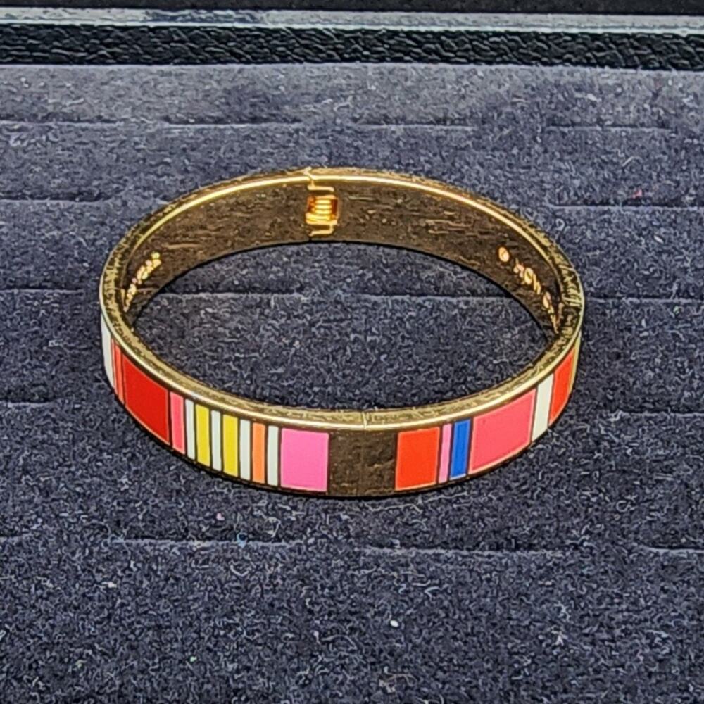 Kate Spade Gold Tone How Charming Enamel Bangle Bracelet - Picture 3 of 6